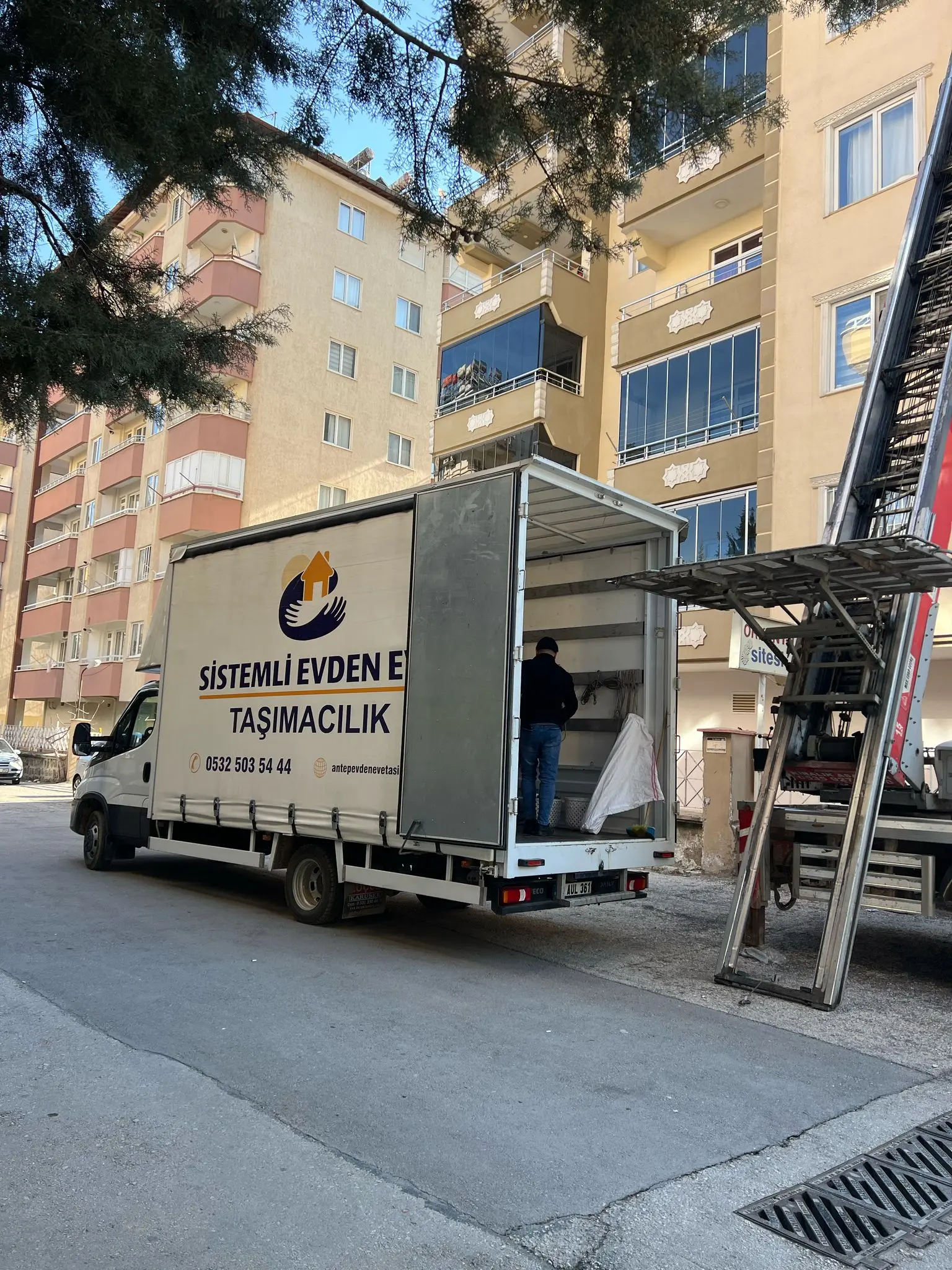 Asansörlü evden eve taşıma çalışması