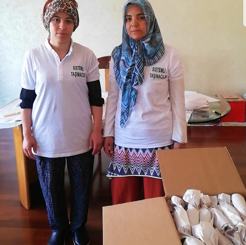 bayan elemanlı paketleme yardımı